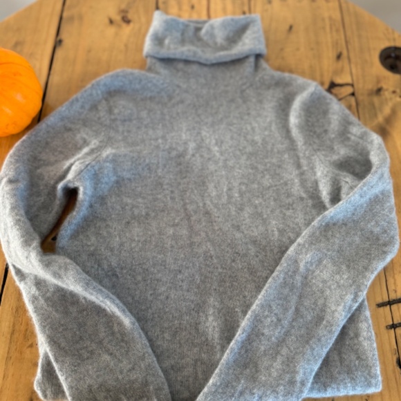 Cozy 100% Cashmere - Picture 2 of 3